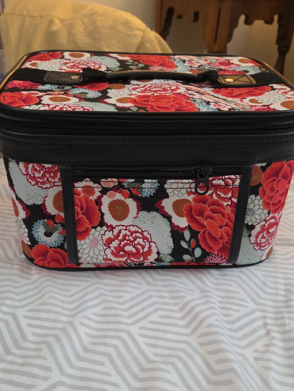 NWOT Hardbody Travel Cosmetic Case, Fannypack, Shoulder Strap